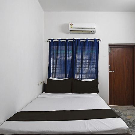 Oyo Hotel Chinar Park Колката Екстериор снимка