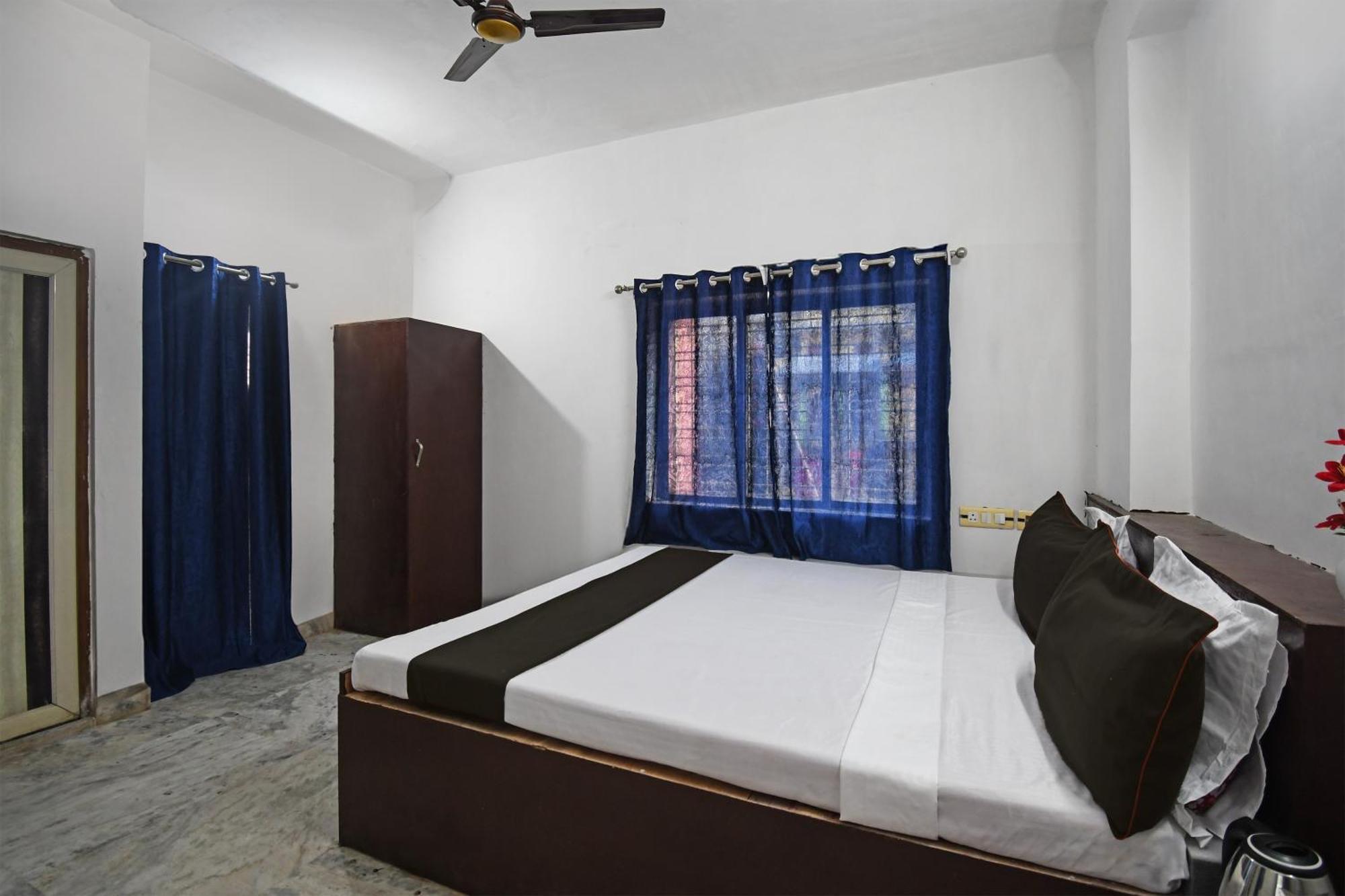 Oyo Hotel Chinar Park Колката Екстериор снимка
