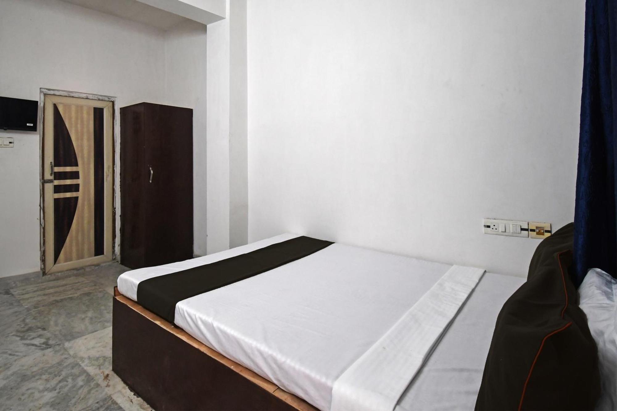 Oyo Hotel Chinar Park Колката Екстериор снимка