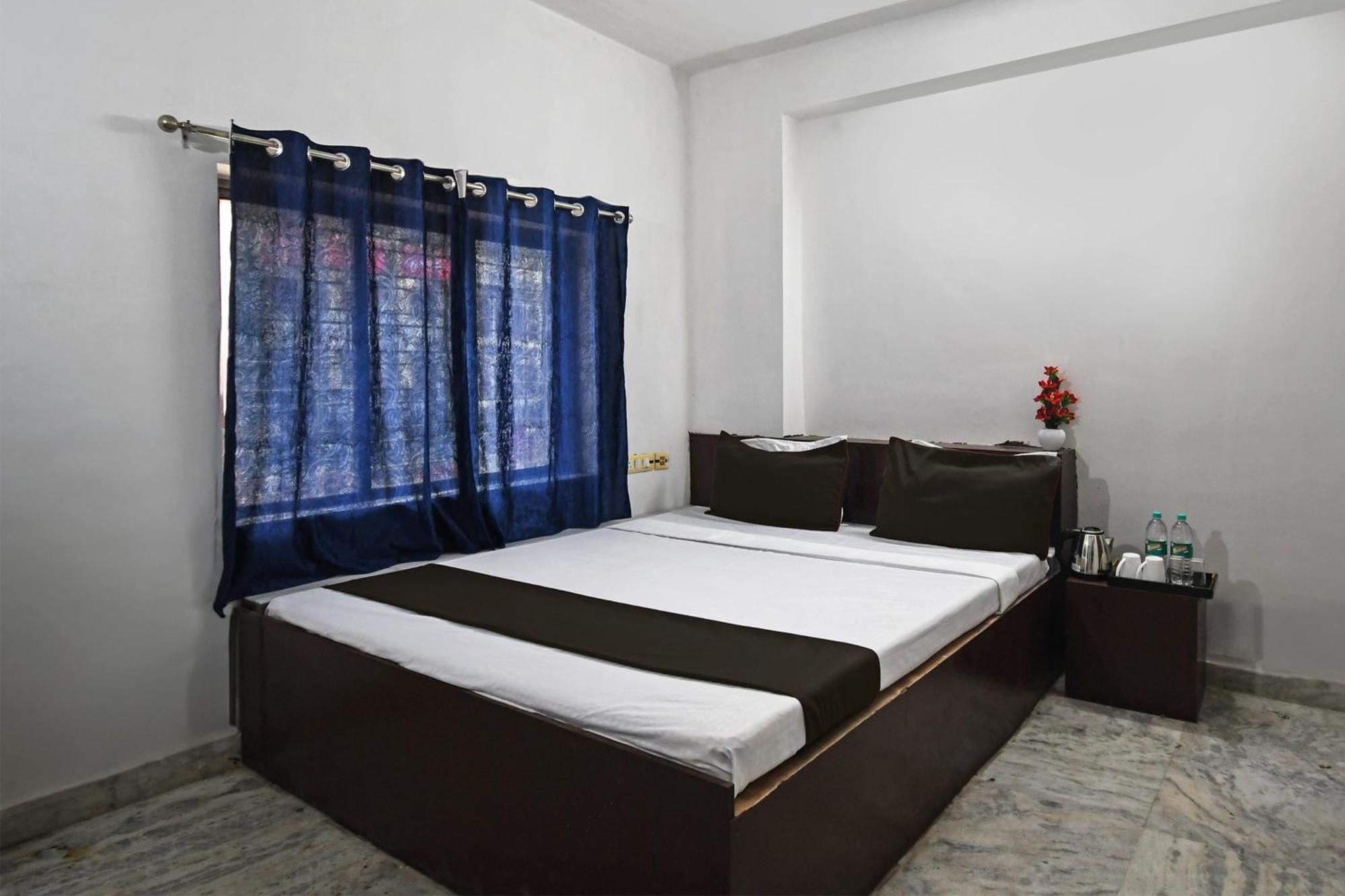 Oyo Hotel Chinar Park Колката Екстериор снимка