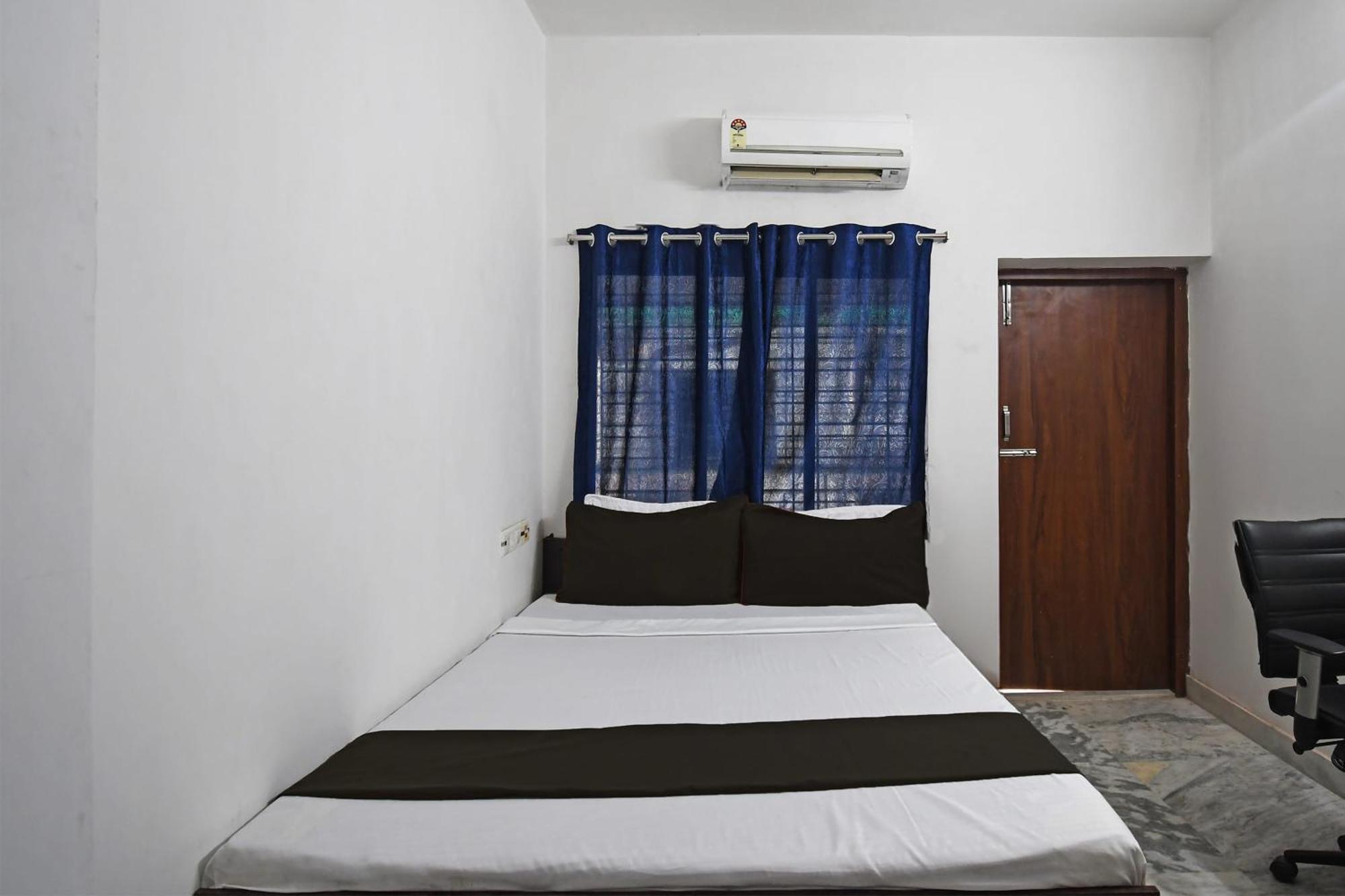 Oyo Hotel Chinar Park Колката Екстериор снимка