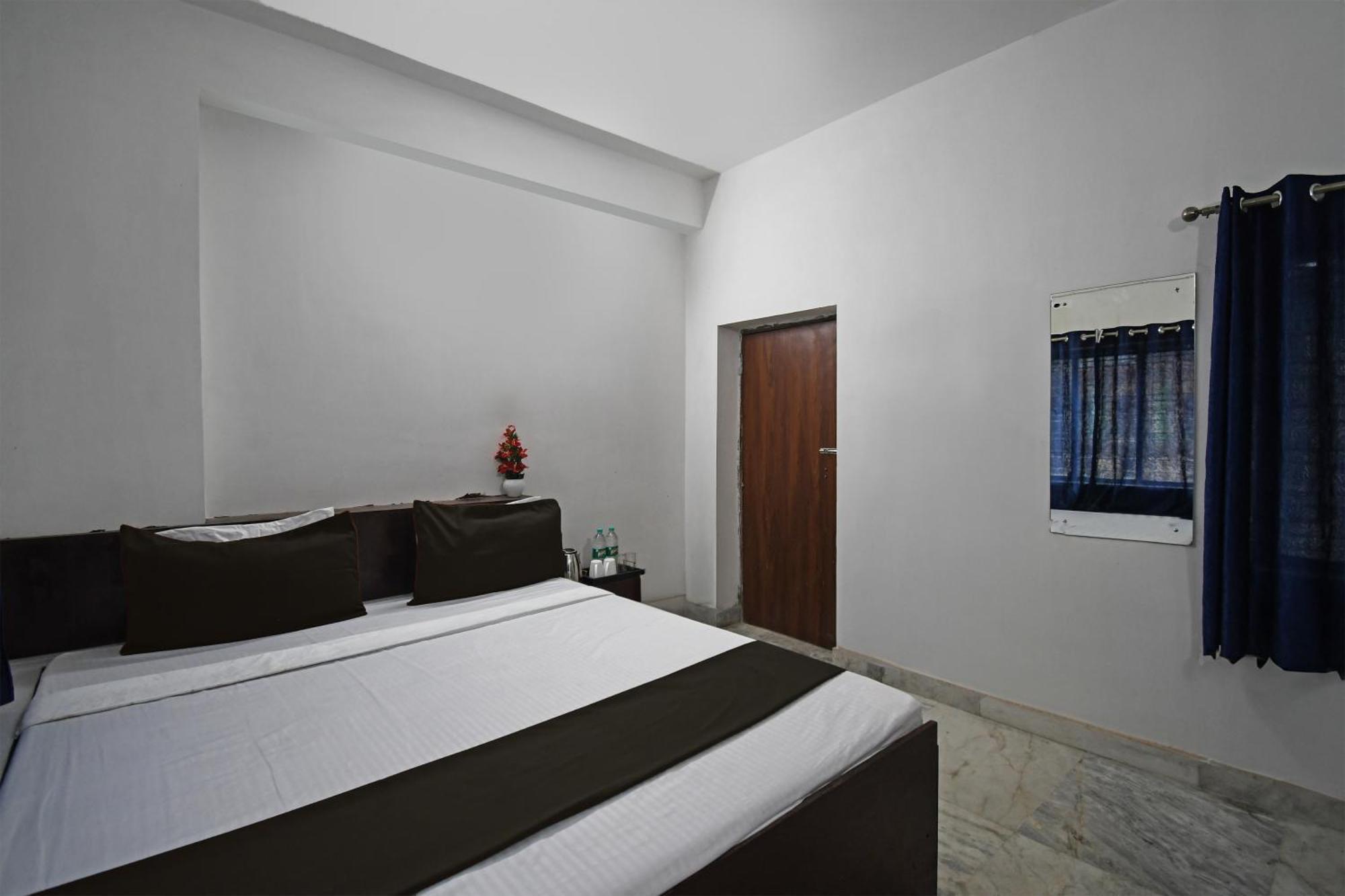 Oyo Hotel Chinar Park Колката Екстериор снимка