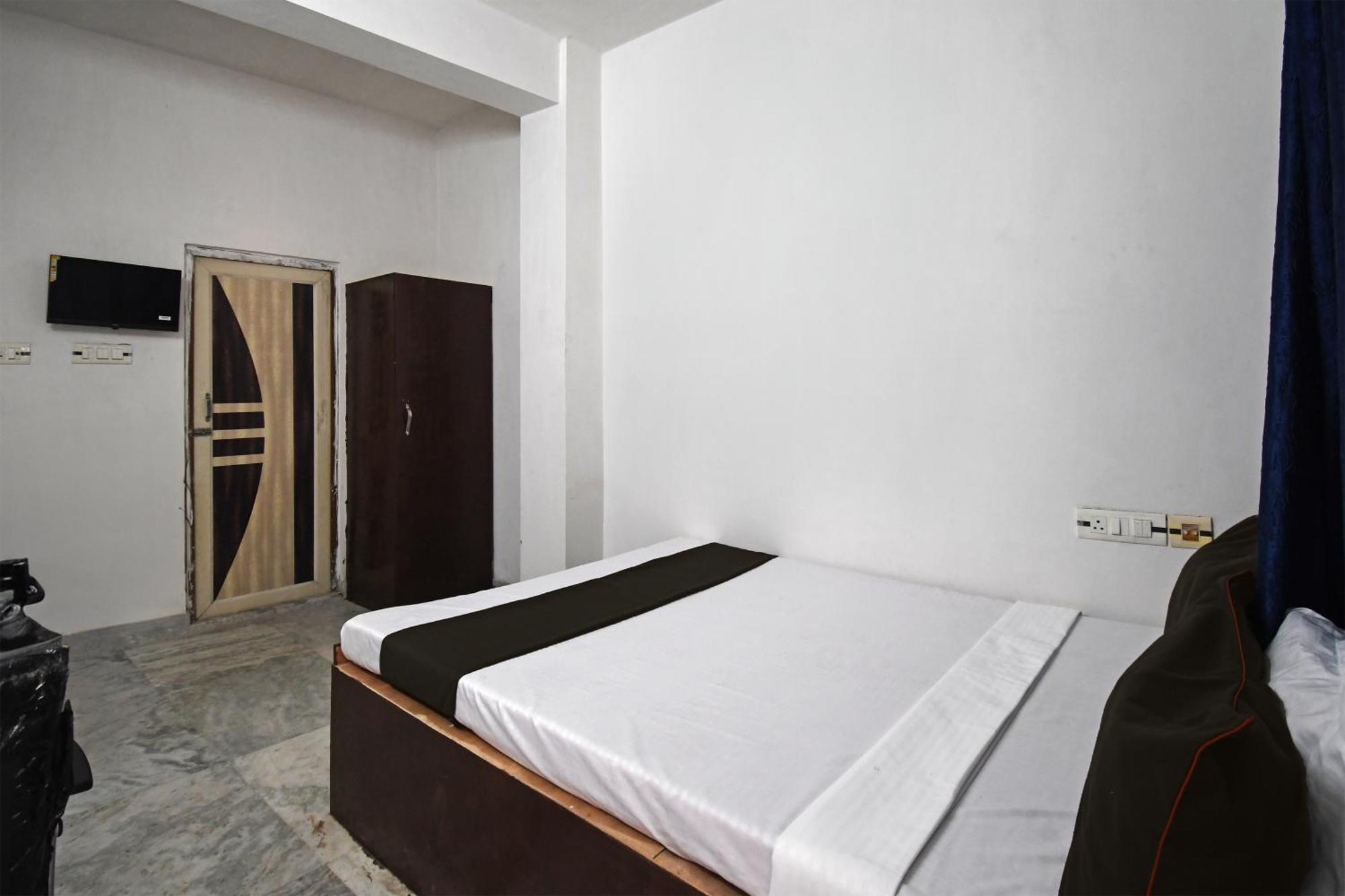 Oyo Hotel Chinar Park Колката Екстериор снимка