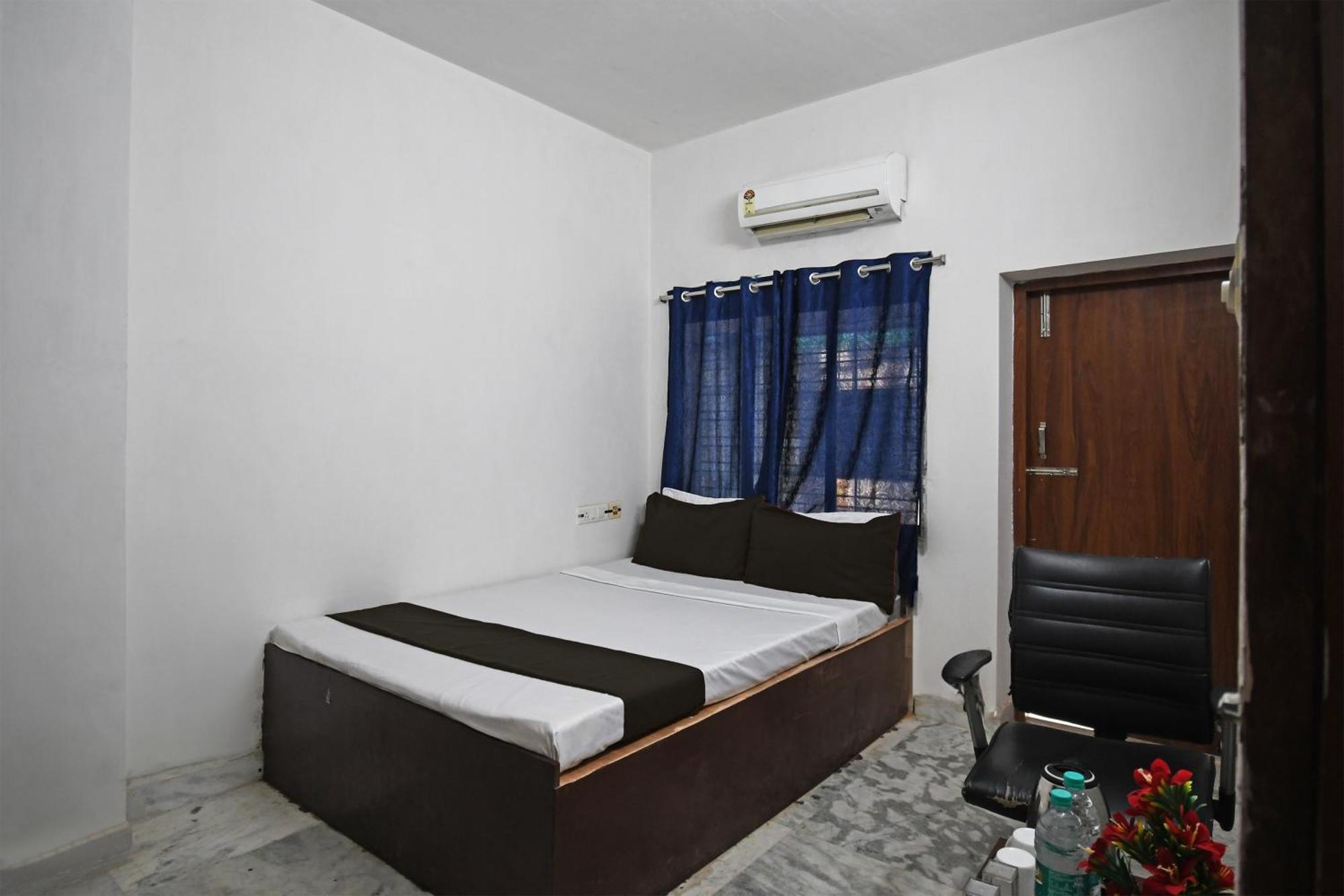 Oyo Hotel Chinar Park Колката Екстериор снимка