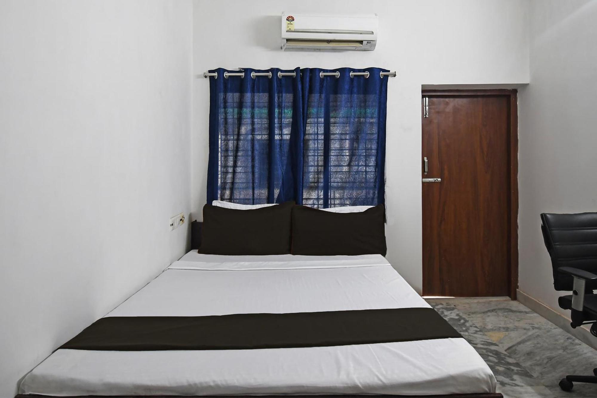 Oyo Hotel Chinar Park Колката Екстериор снимка