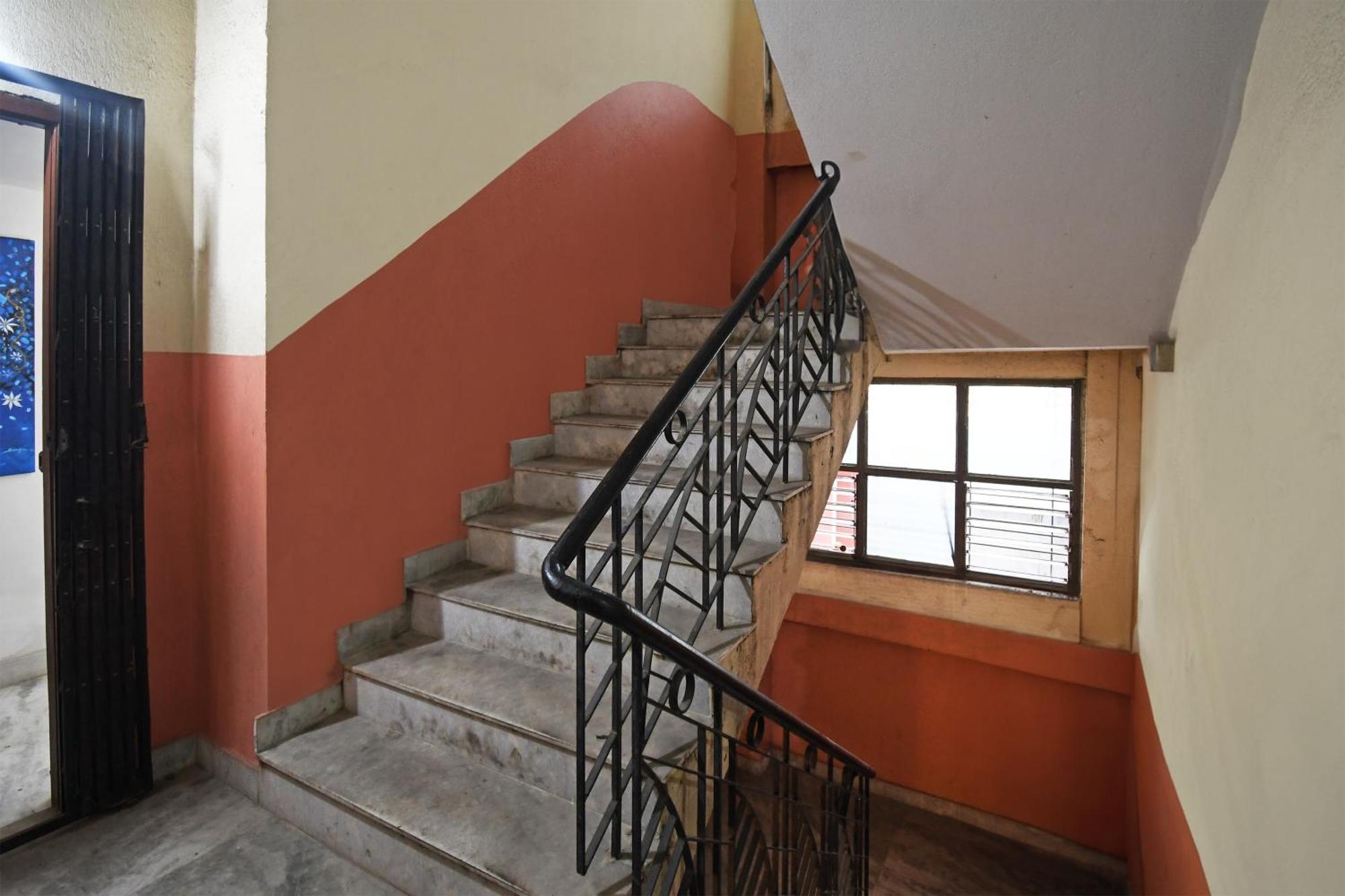 Oyo Hotel Chinar Park Колката Екстериор снимка