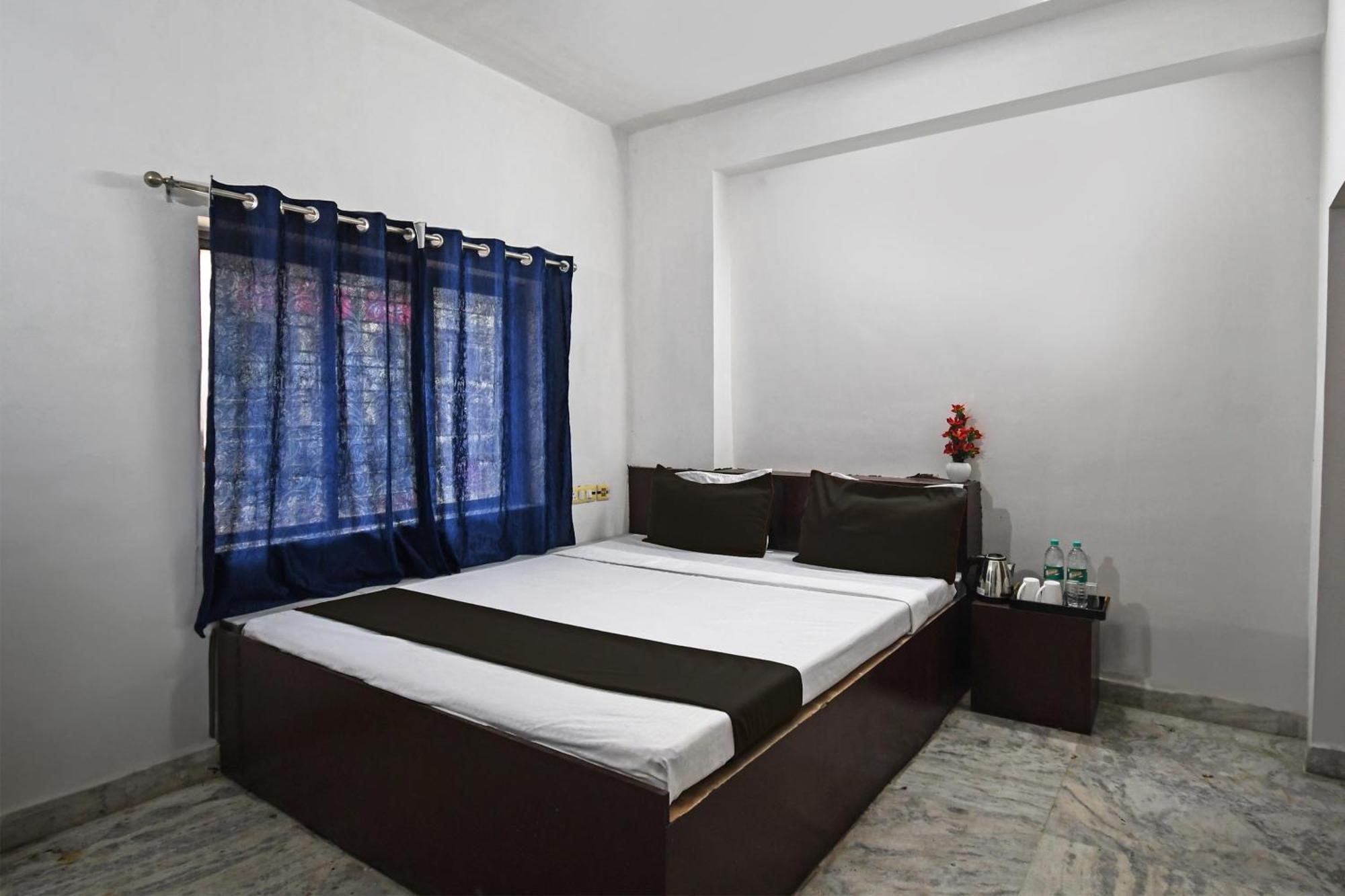 Oyo Hotel Chinar Park Колката Екстериор снимка