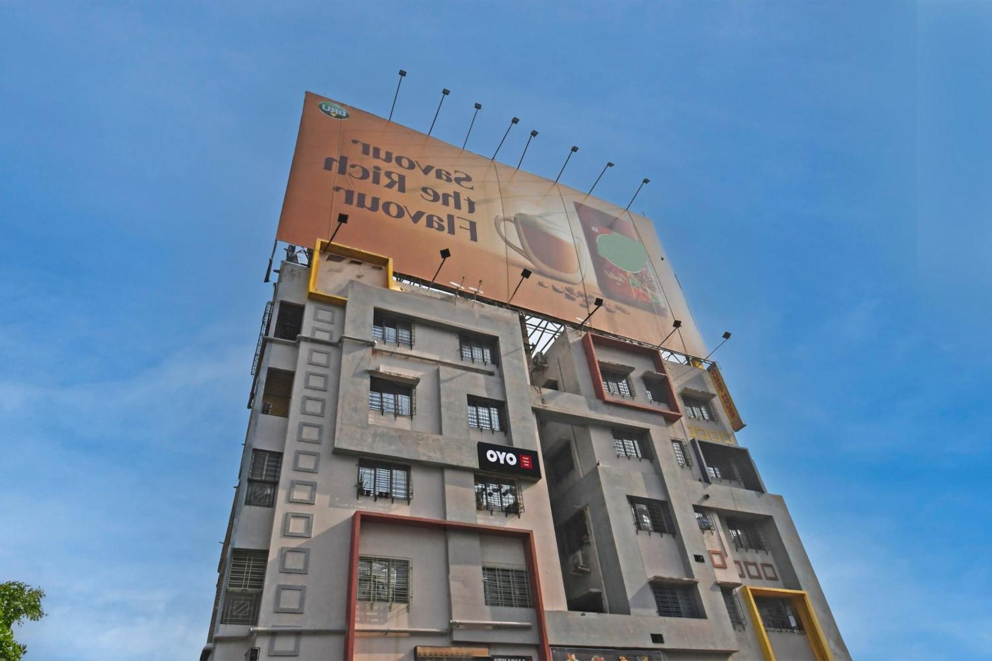 Oyo Hotel Chinar Park Колката Екстериор снимка