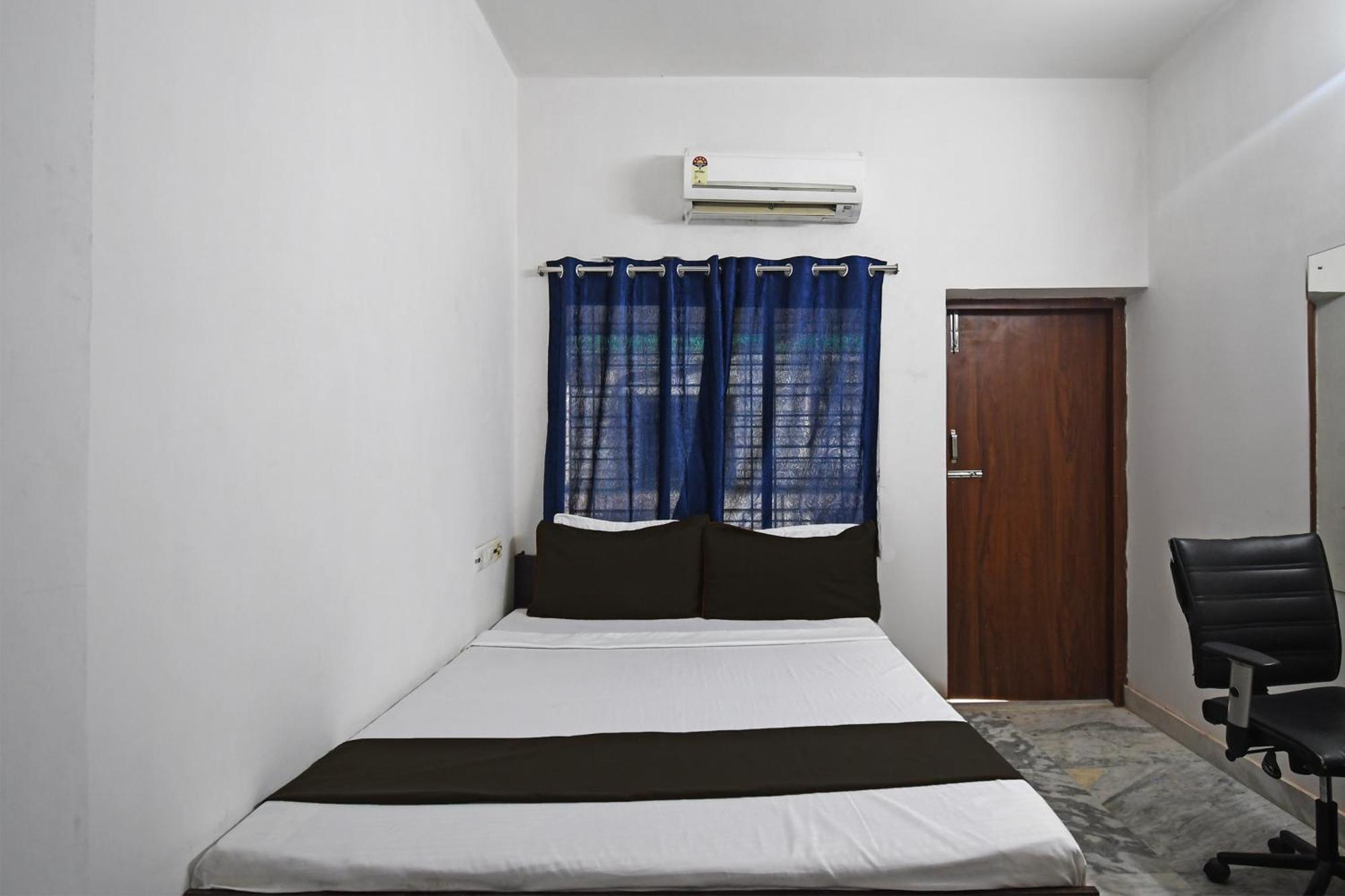 Oyo Hotel Chinar Park Колката Екстериор снимка