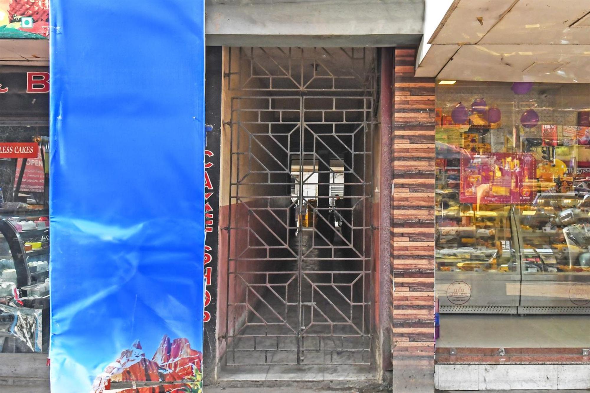 Oyo Hotel Chinar Park Колката Екстериор снимка